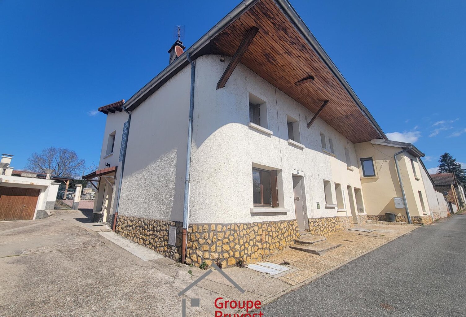 Vente maison 7 pièces 144 m² Pouilly-sous-Charlieu (42720) — photo 1