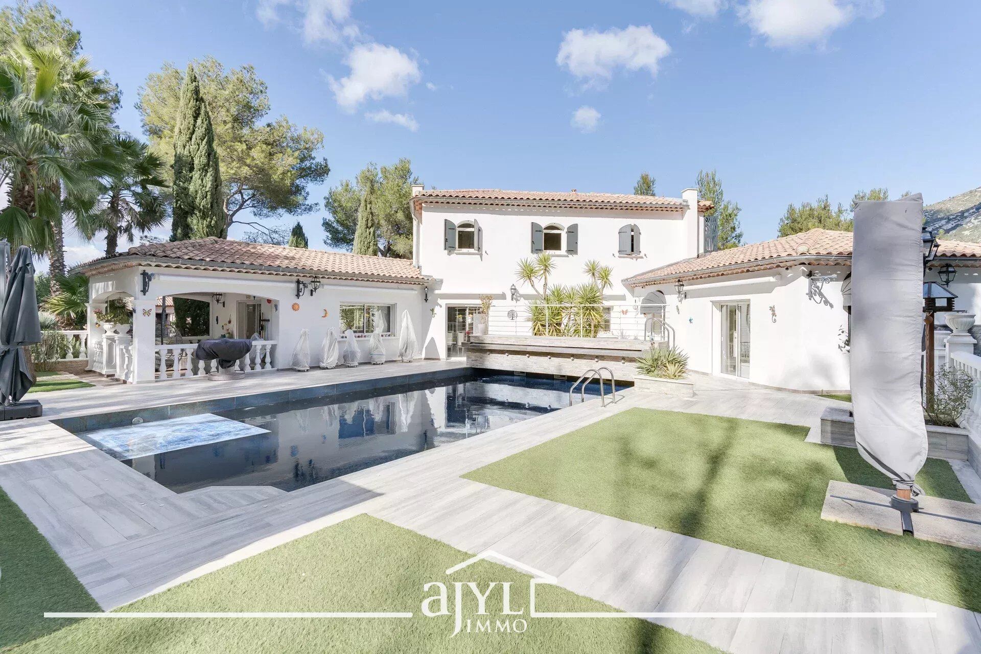 Propri&eacute;t&eacute;  T5 à vendre Gémenos 13420