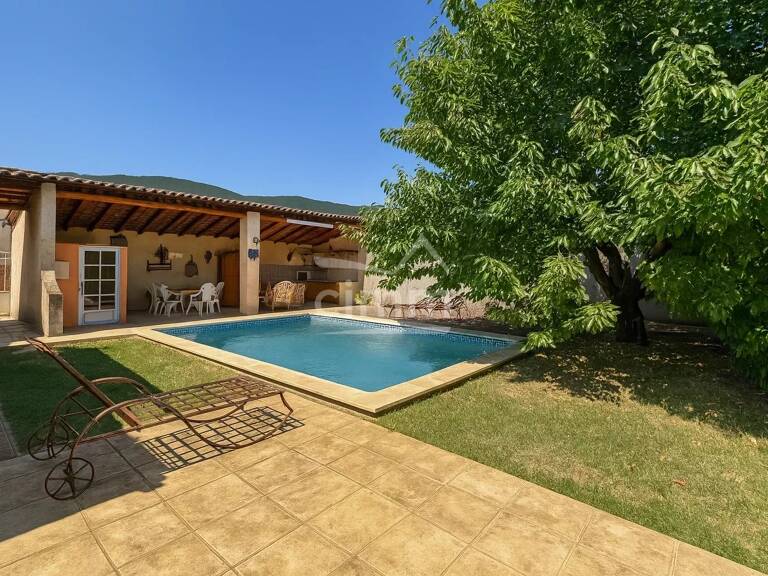 Maison individuelle T5 avec jardin, garage et piscine — photo 1