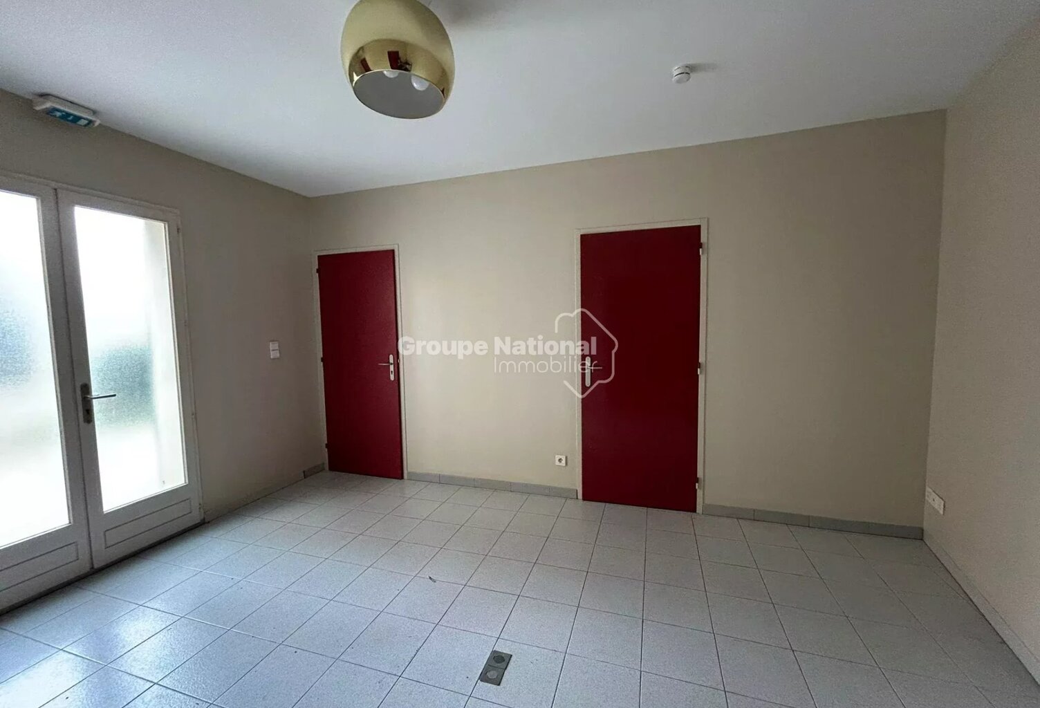 Pernes-les-Fontaines- Local professionnel 45 m² - — photo 1