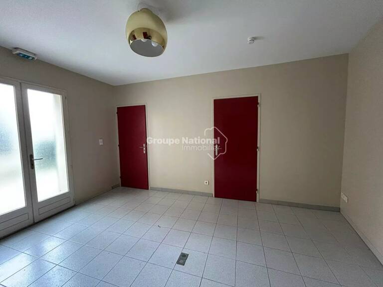 Pernes-les-Fontaines- Local professionnel 45 m² - — photo 1
