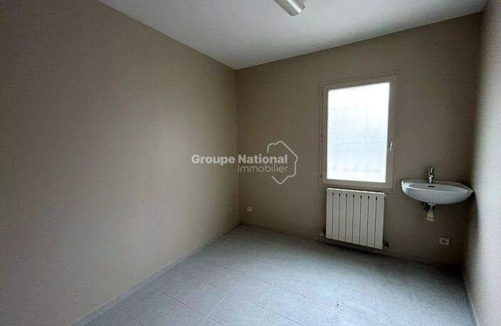 Pernes-les-Fontaines- Local professionnel 45 m² - — photo 2