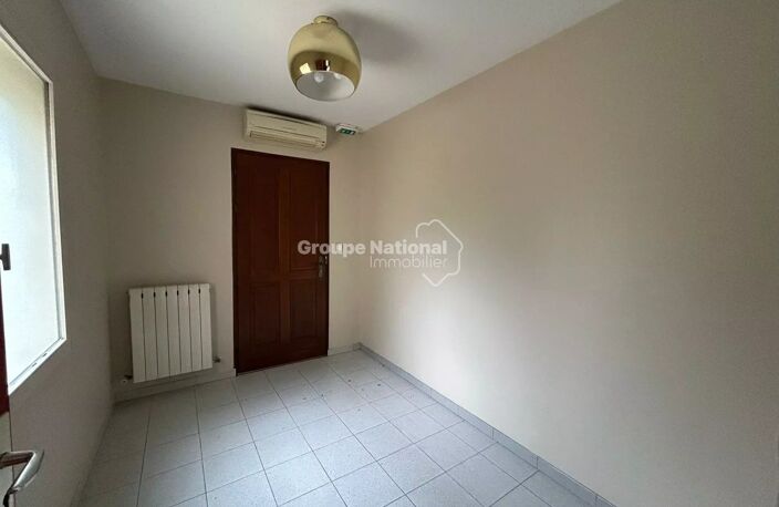 Pernes-les-Fontaines- Local professionnel 45 m² - — photo 4