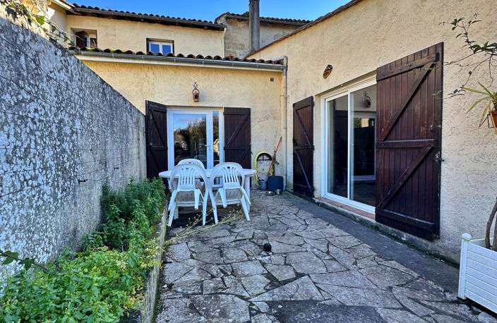 MAISON DE VILLAGE À RÉNOVER - 2CHS + BUR. - JARDIN — photo 2