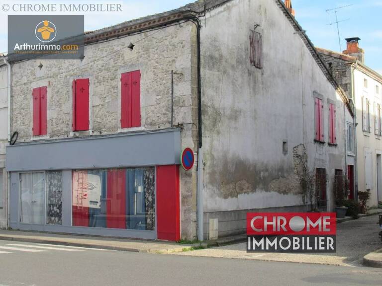 Immeuble libre avec local commercial et appartement — photo 1
