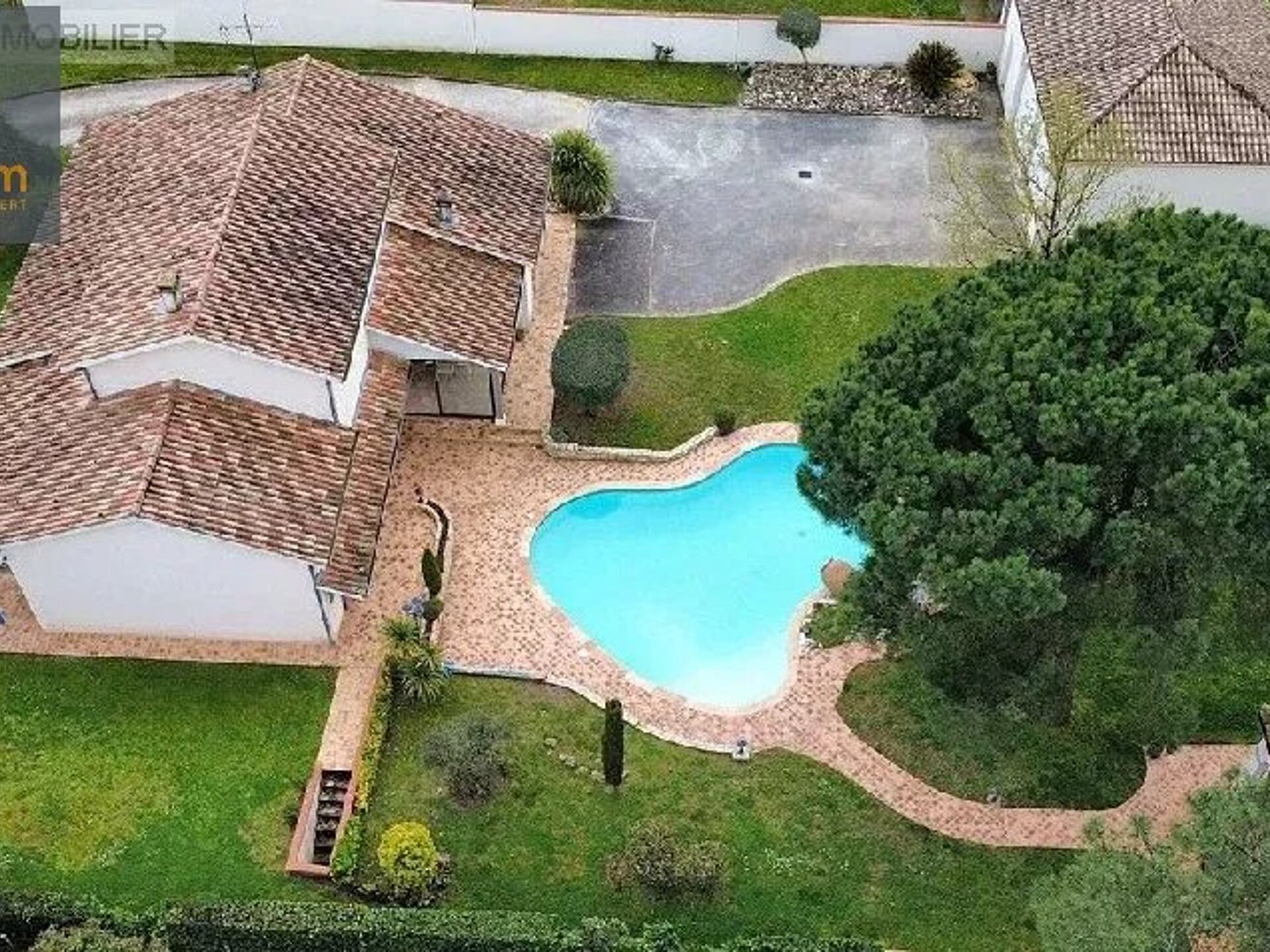 Maison 6 pièces 174 m² · à Sainte-Bazeille · 174 m² · 399 000 €