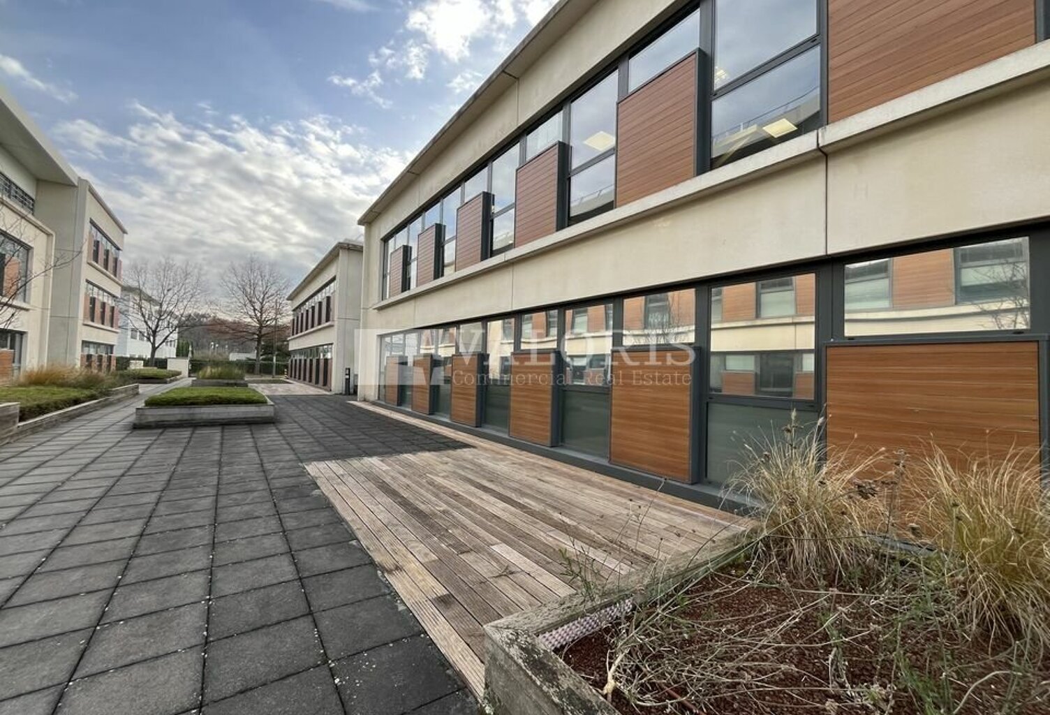 BUREAUX à LOUER — photo 1