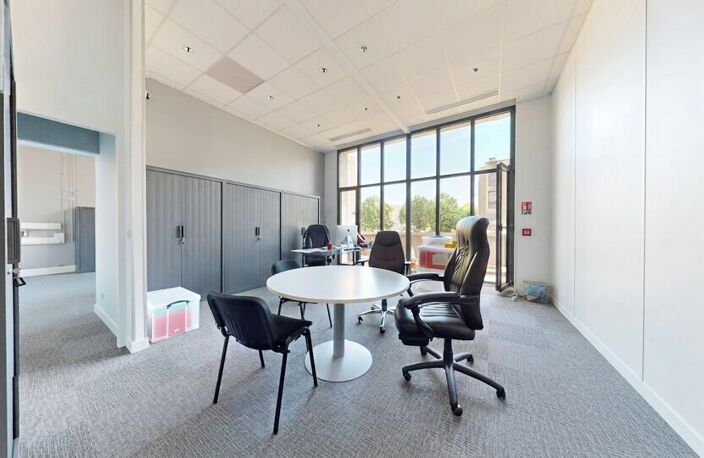 BUREAUX à LOUER — photo 2