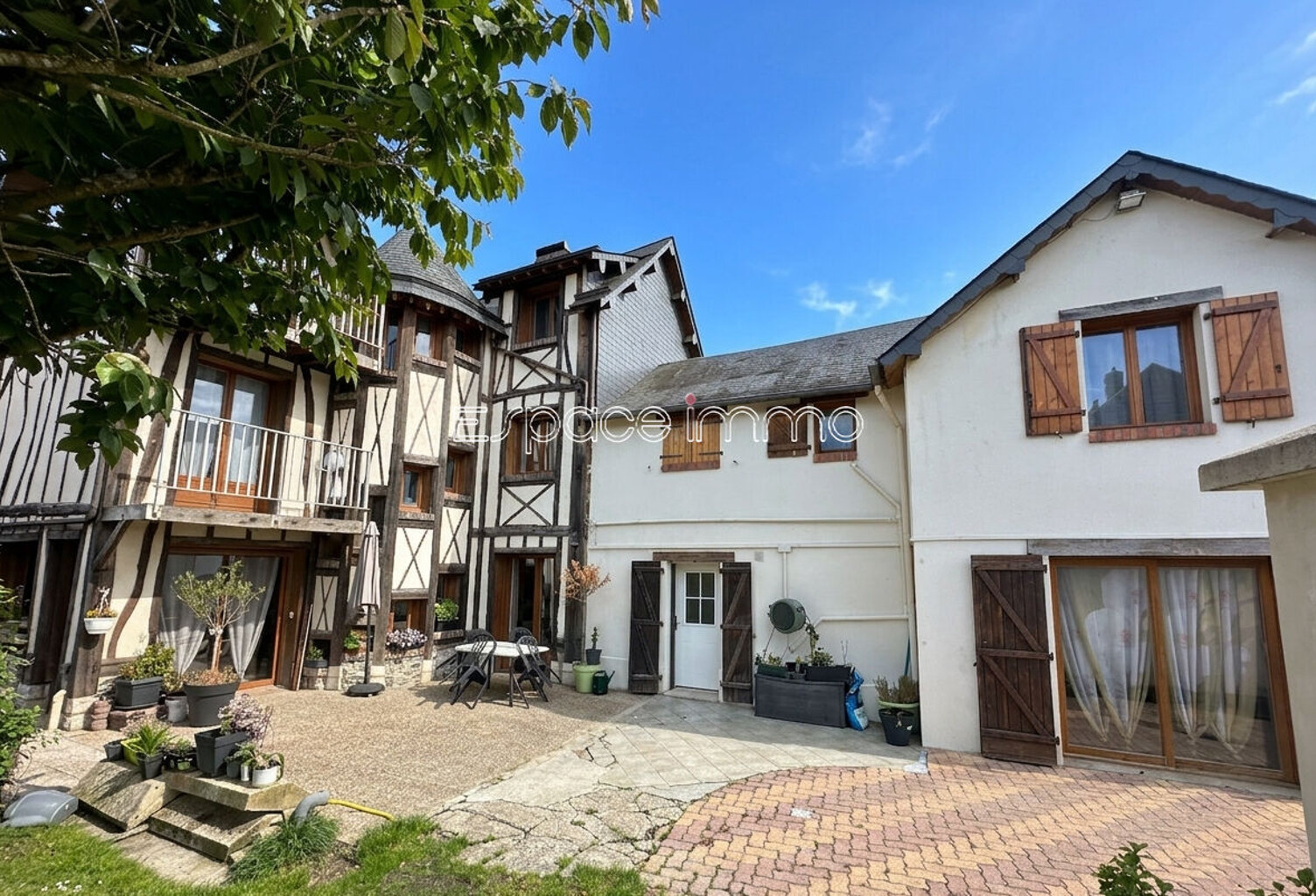 Maison de charme individuelle de 196m² - Montville - au bord de l'eau - 9 pièces - 5 chambres — photo 1