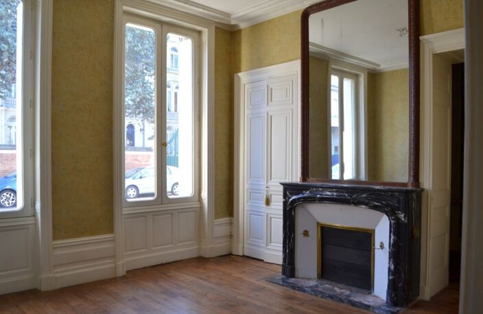 CHATELLERAULT - MAISON DE CARACTERE — photo 5
