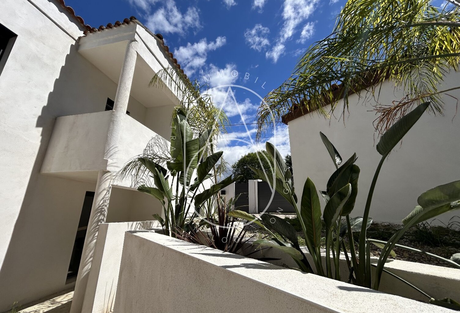 Villa — photo 1
