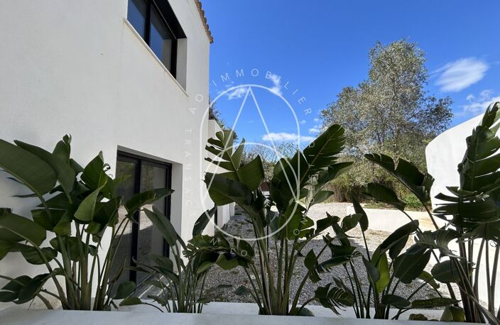 Villa — photo 2
