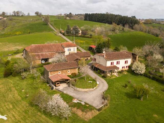 Domaine de 7 pièces principales — photo du bien