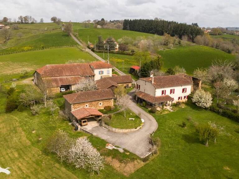 Domaine de 7 pièces principales — photo 1