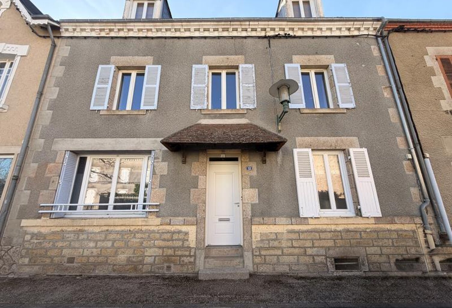 Maison de bourg de 7 pièces principales — photo 1