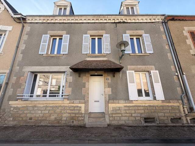 Maison de bourg de 7 pièces principales — photo du bien