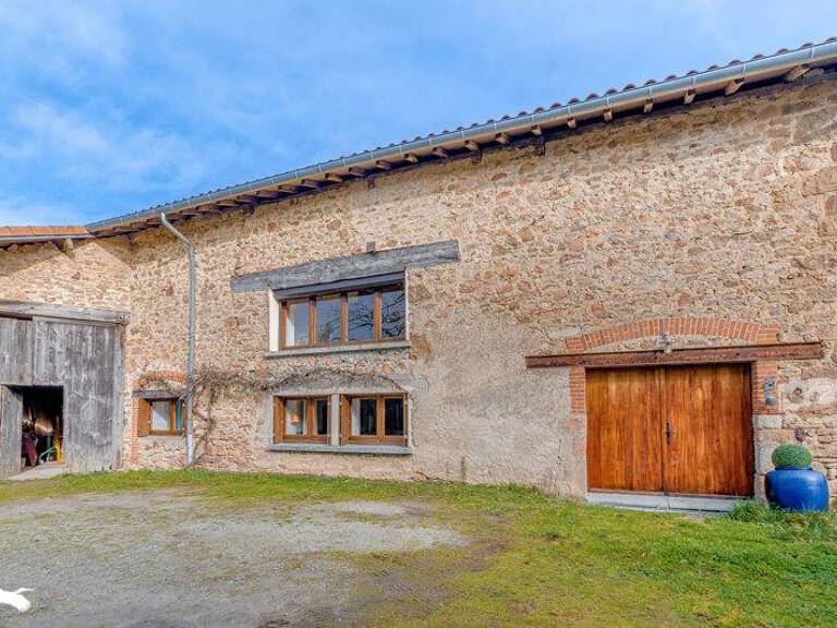 Maison en pierre de 8 pièces principales — photo 1