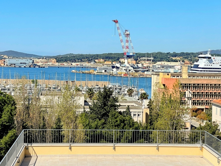 M2281 - TOULON - Mourillon - Appartement T3 - Balcon - Vue mer — photo 1