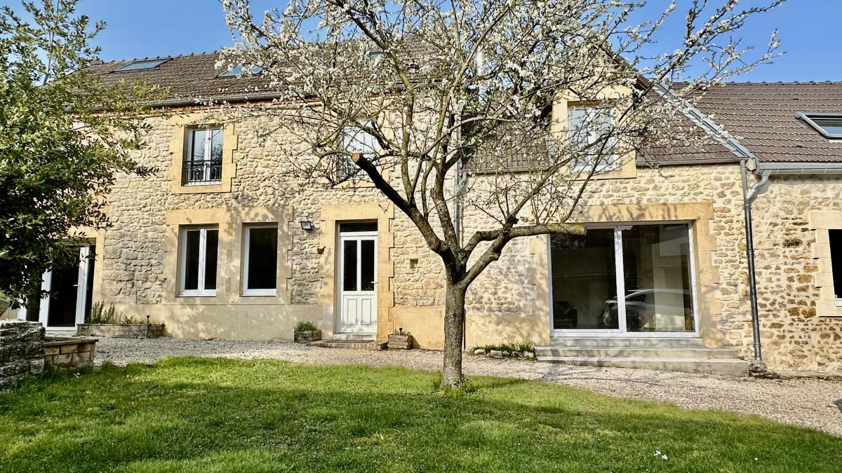 Villa / Maison  T8 à vendre Courcelles-Sapicourt 51140