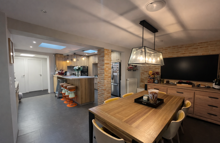 MAISON DE VILLE AVEC DE BELLES PRESTATIONS - CENTRE D'ANDREZIEUX-BOUTHEON — photo 2