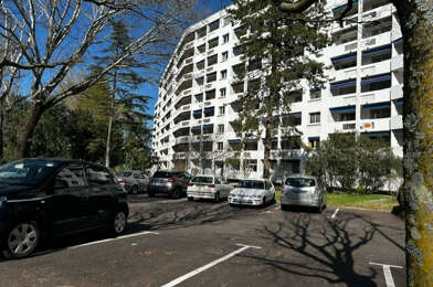 Appartement 3 pièces 740 €