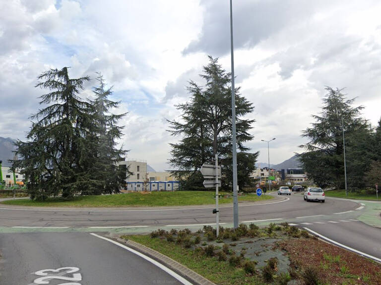 Lot de 3 parkings extérieurs à Domène avec frais de notaire offerts — photo 1