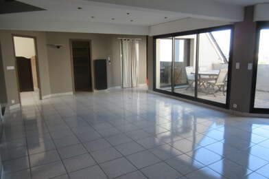 Appartement 5 pièces 911 €