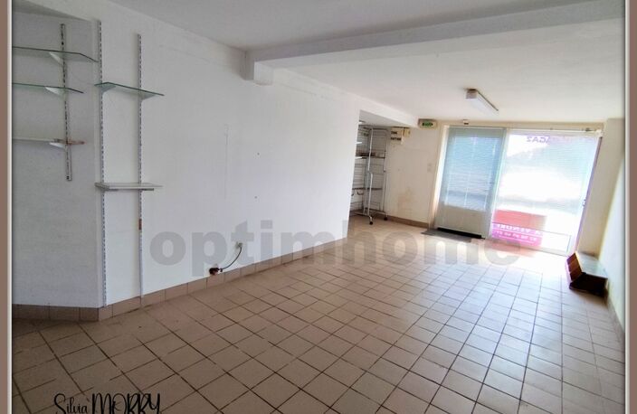 Maison 180 m² SAINT DERRIEN (29) - ancien commerce, gros potentiel — photo 2