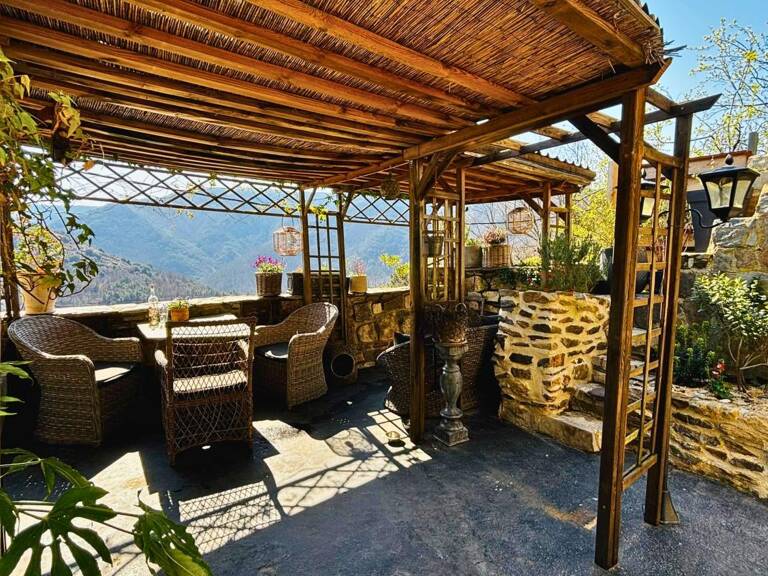 Maison de caractère rénovée, terrasse avec vue et studio indépendant — photo 1