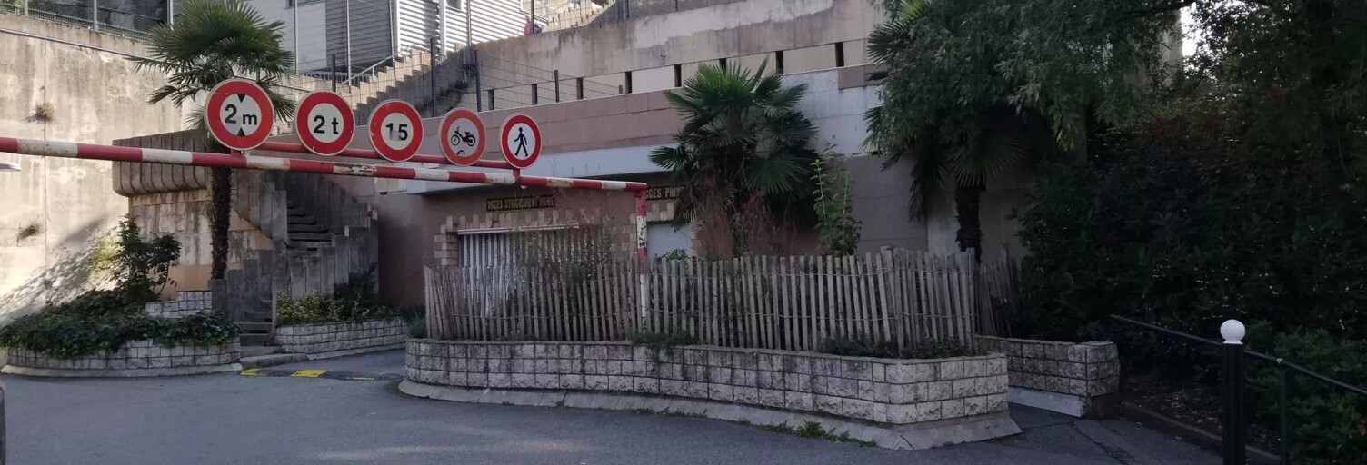 Garage  12 m² à louer à Chambéry (73000)