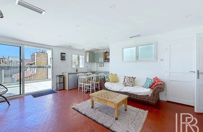 À vendre – Dernier étage avec terrasse vue Église des Réformés – — photo 3