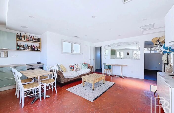 À vendre – Dernier étage avec terrasse vue Église des Réformés – — photo 4