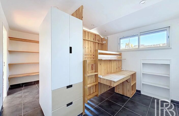 À vendre – Dernier étage avec terrasse vue Église des Réformés – — photo 5