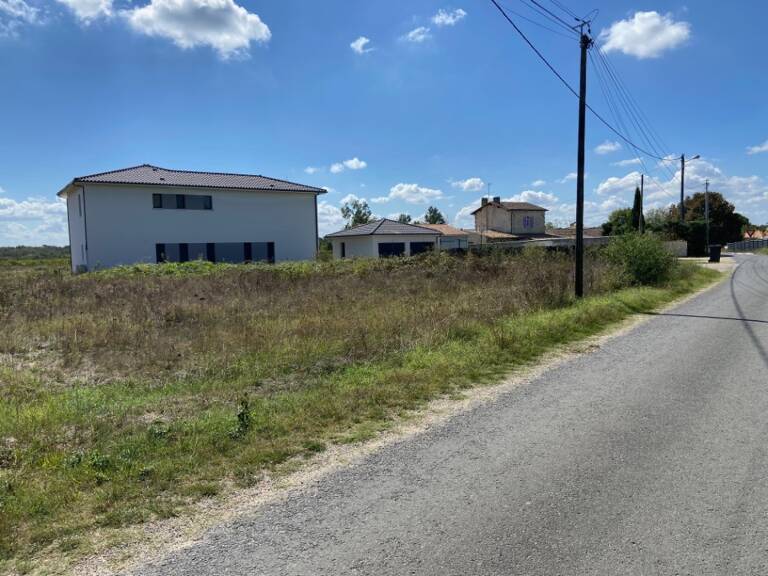 Terrain à bâtir à Sadirac (33670) — photo 1
