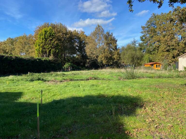 Terrain à bâtir à Brach (33480) — photo 1