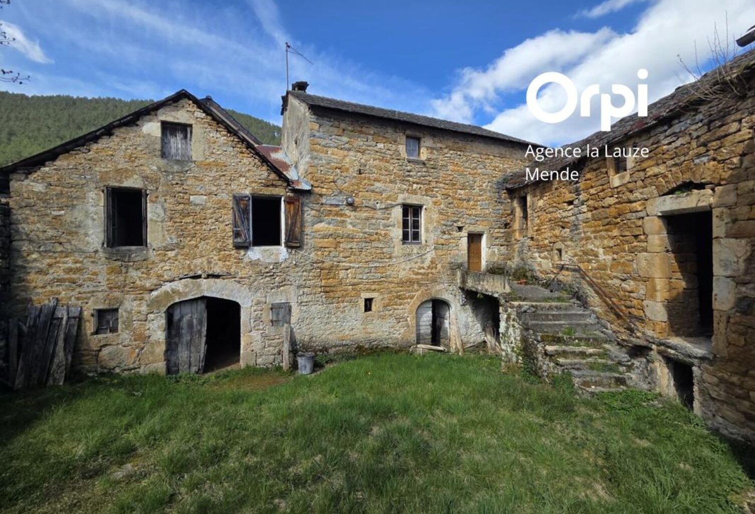 Ancienne propriété agricole avec dépendances – Proche Mende — photo 1