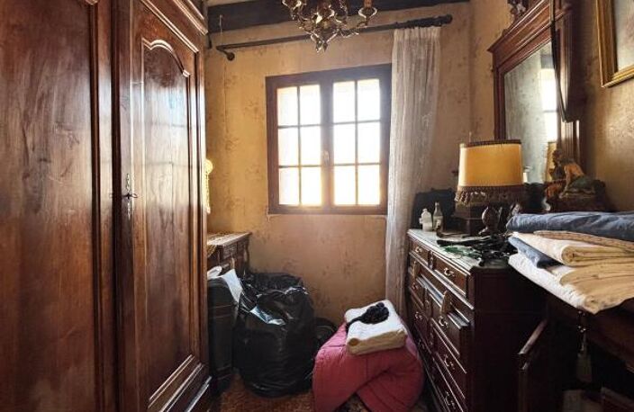 À rénover : Maison de ville de 180m2 sur 3 niveaux — photo 4
