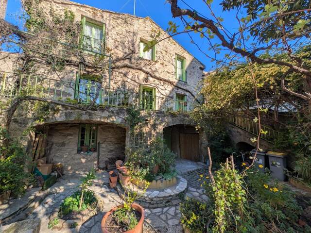 Maison de charme avec jardin en plein centre-ville de Pézenas — photo du bien