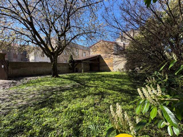Appartement À Vendre — photo du bien
