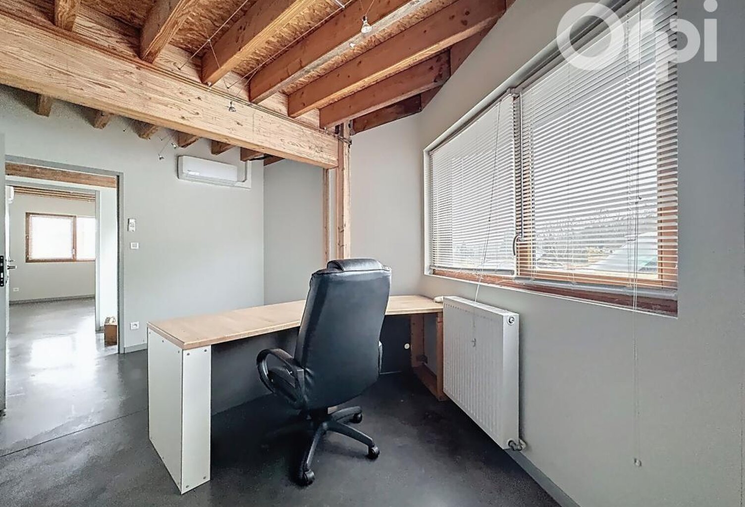 À Louer- Local professionnel avec 2 bureaux à VOLVIC — photo 1