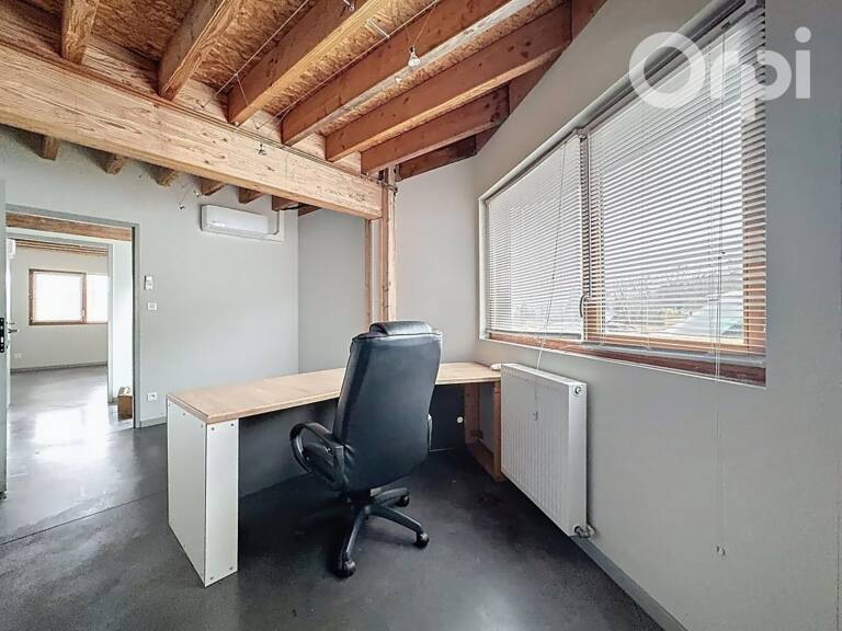 À Louer- Local professionnel avec 2 bureaux à VOLVIC — photo 1