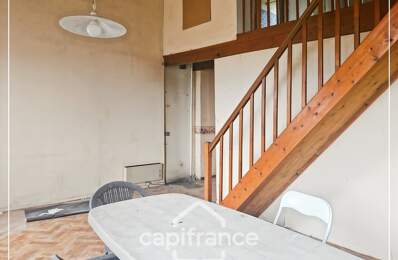 Maison en pierre à rénover avec cour et garage au cœur de Puymirol — photo du bien