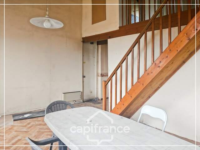 Maison en pierre à rénover avec cour et garage au cœur de Puymirol — photo du bien