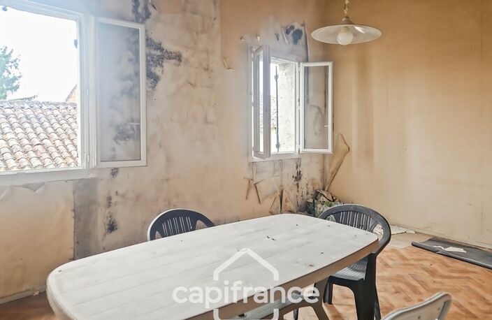 Maison en pierre à rénover avec cour et garage au cœur de Puymirol — photo 4