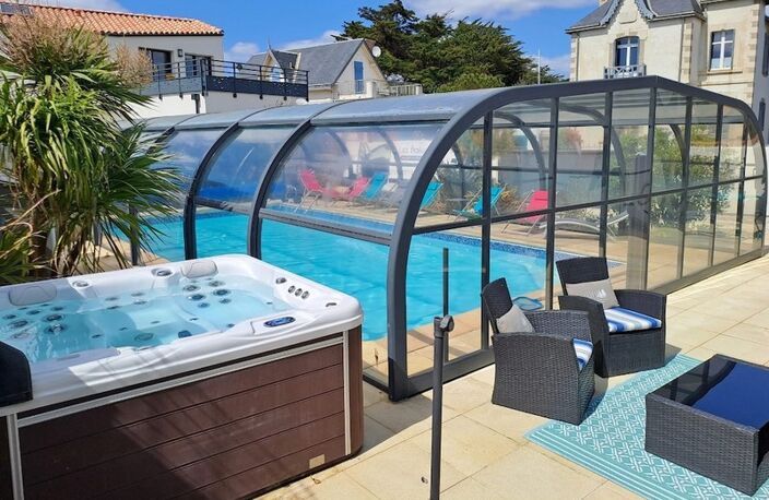 Maison à vendre 8 pièces SAINT GILLES CROIX DE VIE (85)- ensemble immobilier de 2 maisons de type 4 avec piscine jardinet stationnement — photo 3