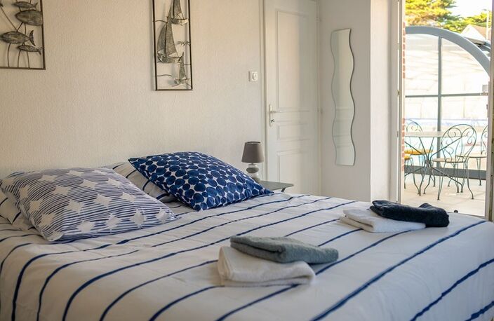 Maison à vendre 8 pièces SAINT GILLES CROIX DE VIE (85)- ensemble immobilier de 2 maisons de type 4 avec piscine jardinet stationnement — photo 5