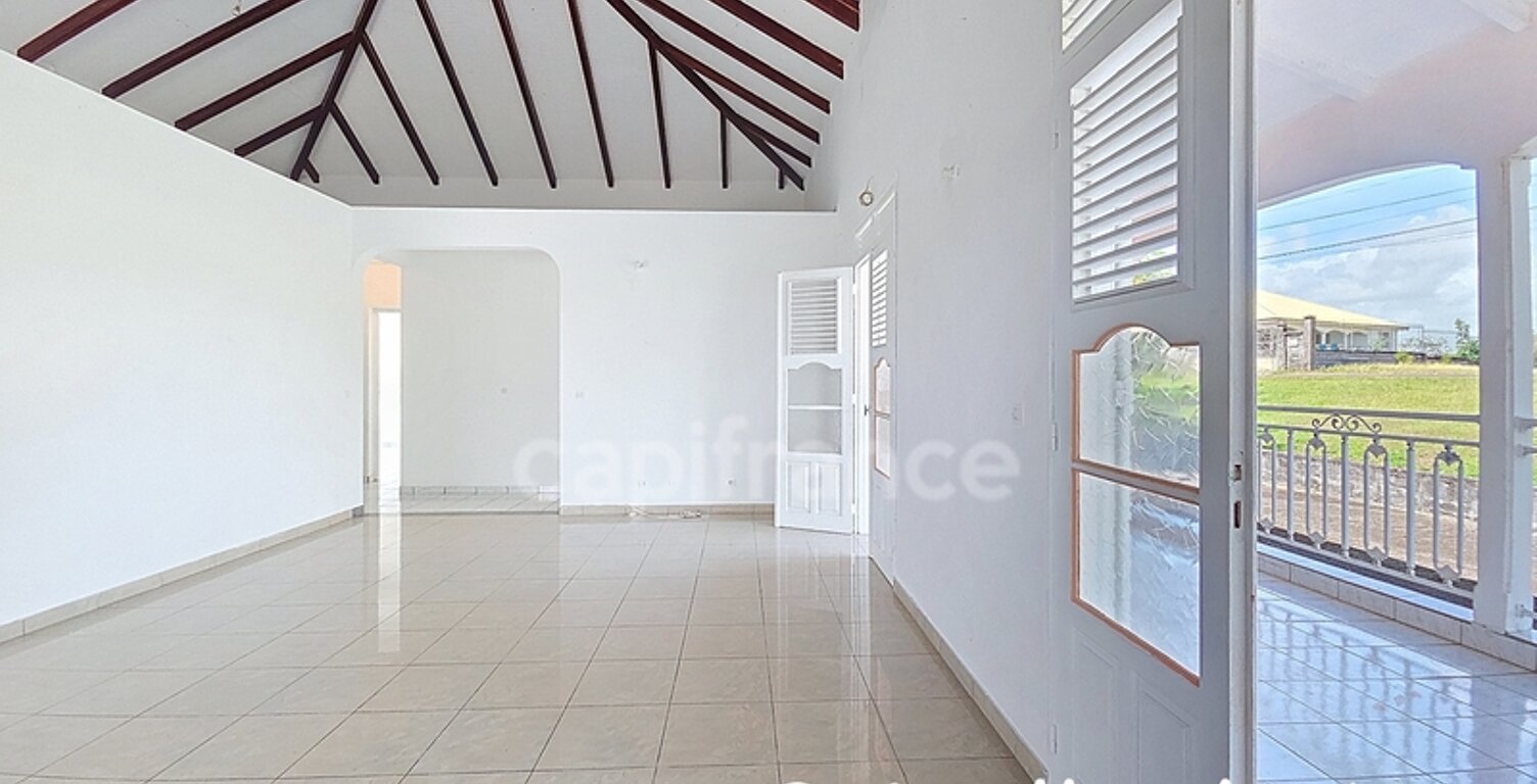 Maison avec vue dégagée, 3 chambres + mezzanine, possibilité de bas de villa - 3 000 m² de terrain — photo 1
