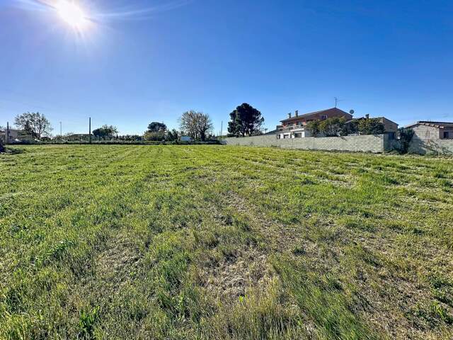 Morières-Les-Avignon, 617 m² Terrain constructible  À Vendre — photo du bien