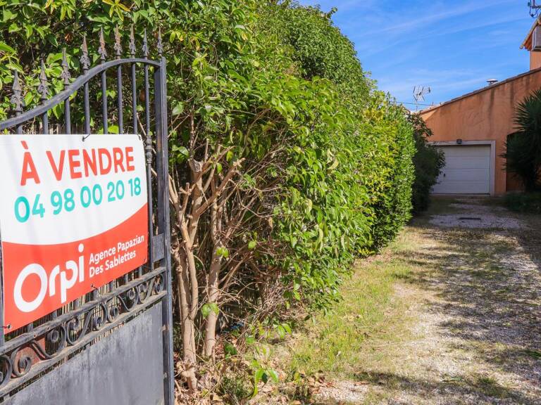 Maison À Vendre T5 + Grand garage Au coeur des Sablettes — photo 1