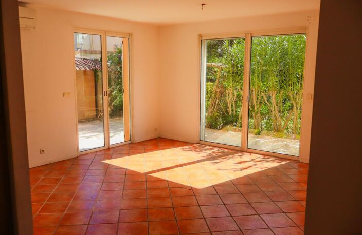 Maison À Vendre T5 + Grand garage Au coeur des Sablettes — photo 5